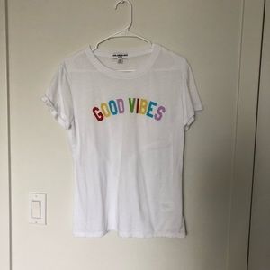 “Good vibes” tee